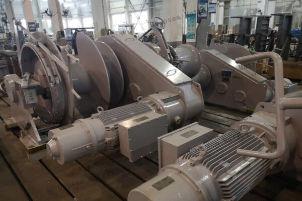 Smart tension management during mooring