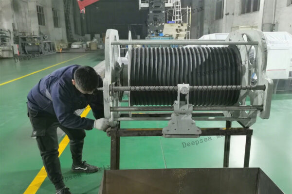 Heavy-duty subsea winch in operation Chinese manufacture