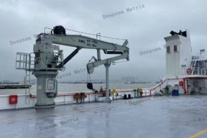 Heavy duty marine crane lifting equipment