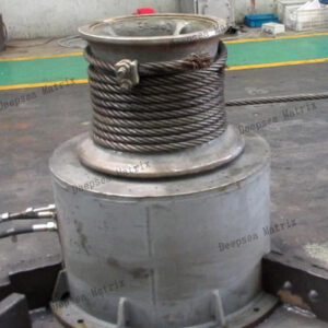 Capstan winch handling deck lines