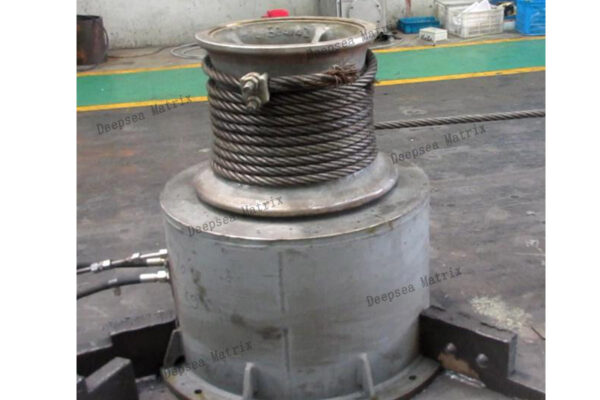 Capstan winch handling deck lines
