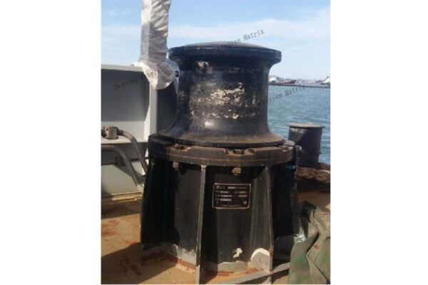 Compact capstan winch in operation