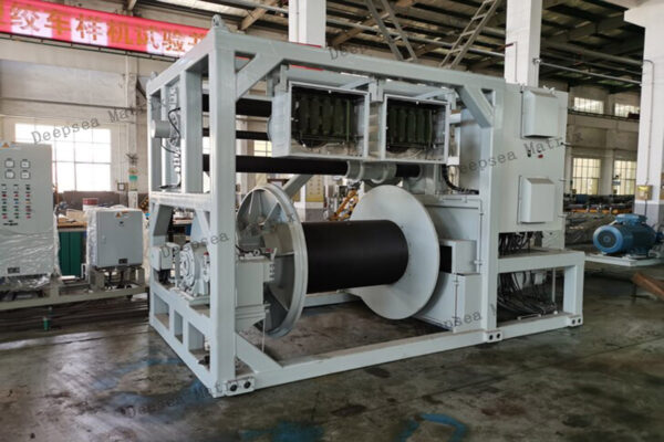 Cable winch for video and power transmission