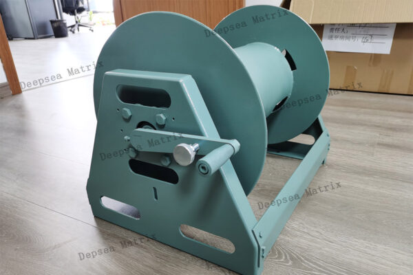  A compact and affordable hand winch ready for global export.