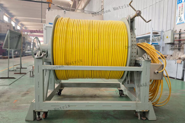 durable manual hand winch with crank handle, manufactured in China