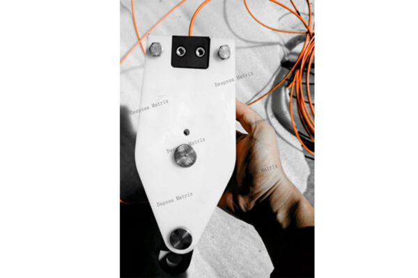 A mechanical load head showing its internal gripping mechanism.