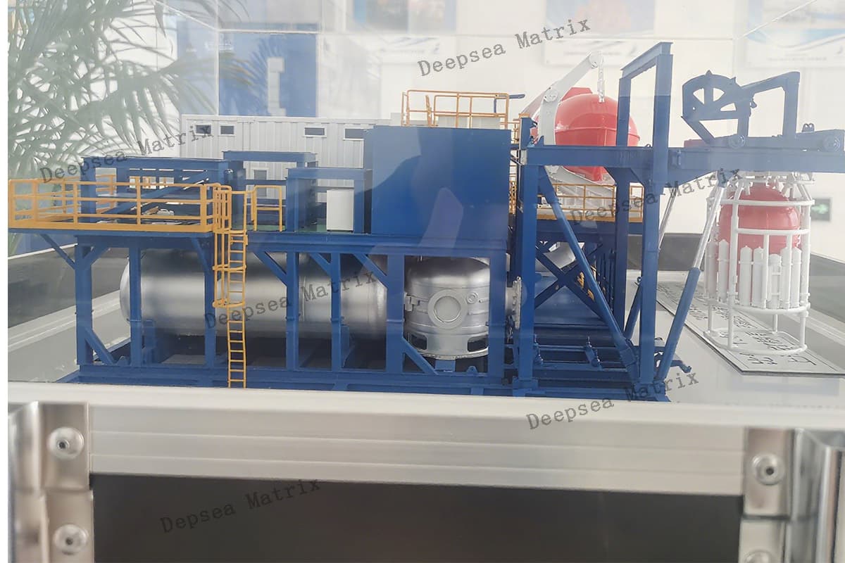 Advanced saturation dive system with active heave compensation and precision depth control.