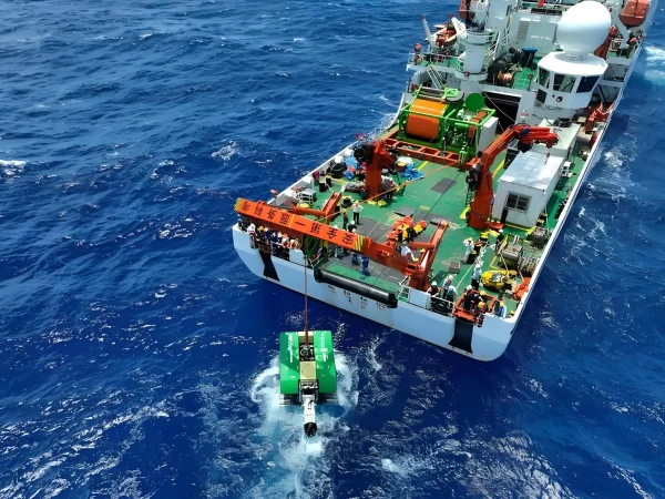 lars-deep-sea-mining-vehicle-deployment
